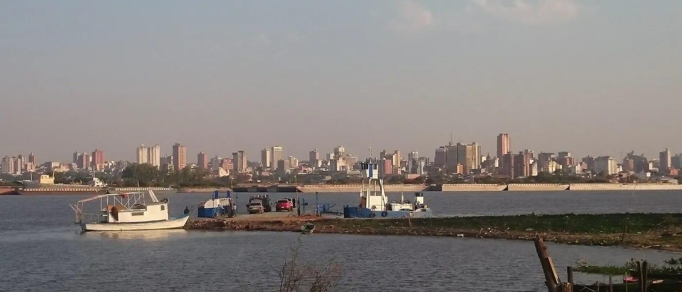 Vista de Asunción desde el río Paraguay — monitoreo GPS en Paraguay